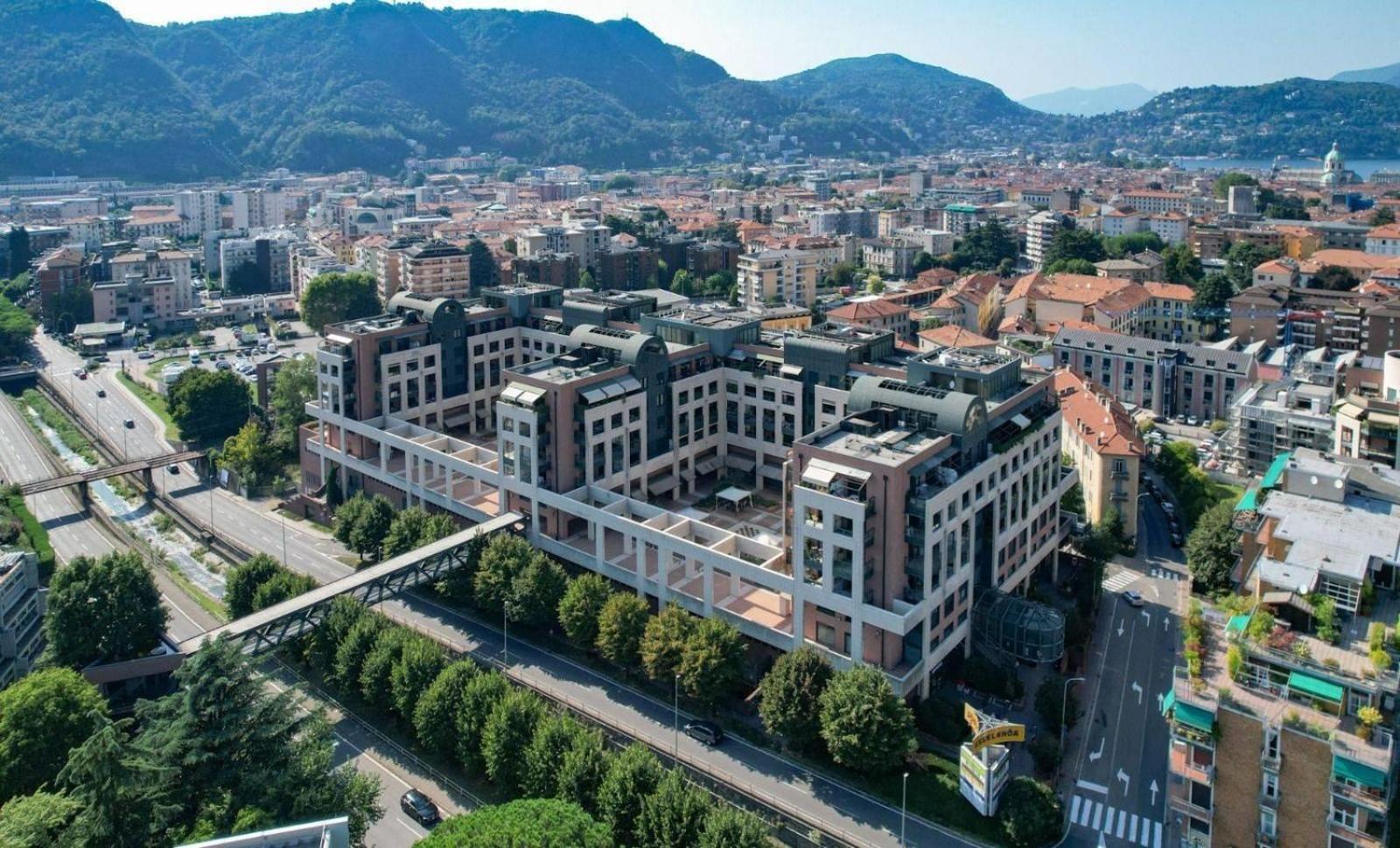 Appartamento Bilocale Con Terrazzo E Box Auto Su Richiesta Côme Esterno foto