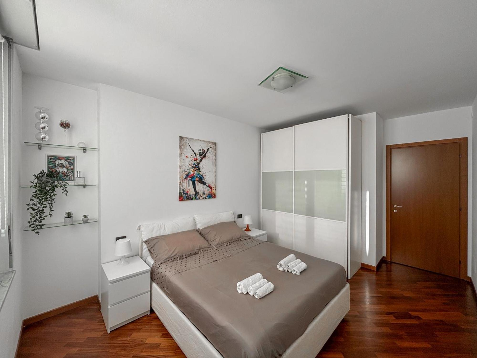 Appartamento Bilocale Con Terrazzo E Box Auto Su Richiesta Côme Esterno foto