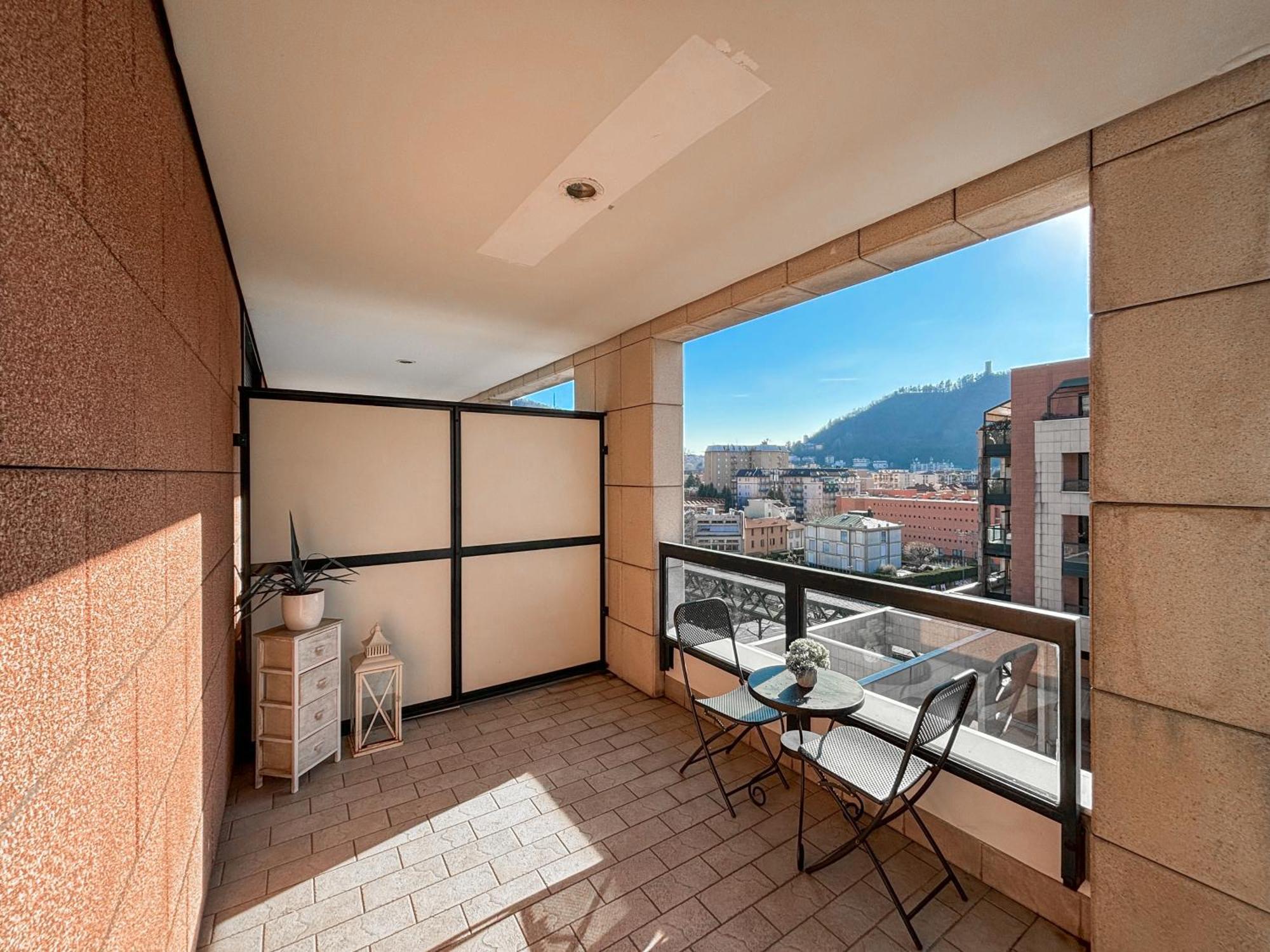 Appartamento Bilocale Con Terrazzo E Box Auto Su Richiesta Côme Esterno foto
